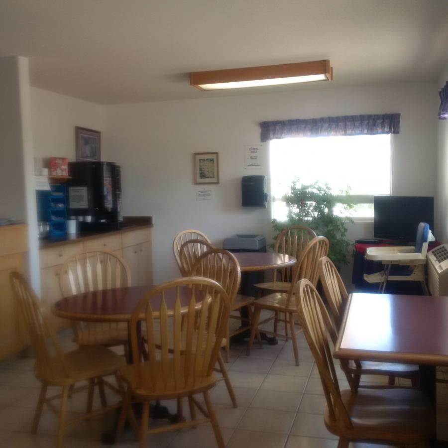 Travel-Inn Resort & Campground Saskatoon Exteriör bild