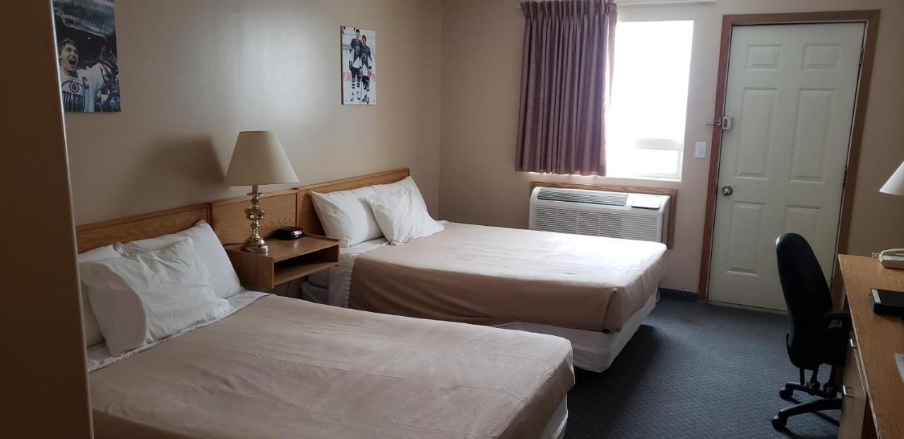 Travel-Inn Resort & Campground Saskatoon Exteriör bild